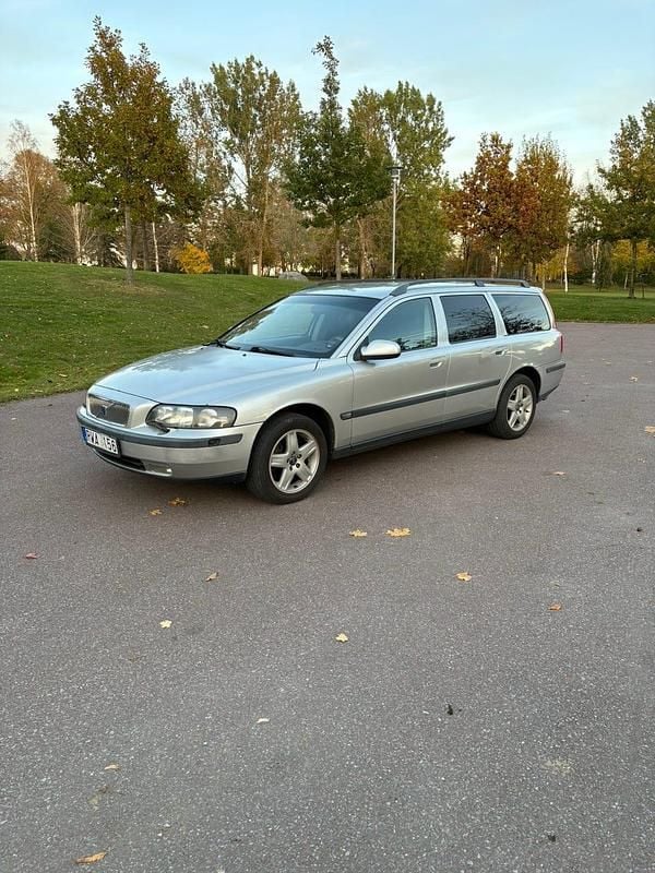 Begagnad 2001 Volvo V70 Kombi | 18 000 kr (Marknadspris) - Bild 1/4