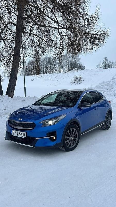 Begagnad Kia XCeed 141 HK (103 kW) 2021 Blåmetallic/blue flame SUV