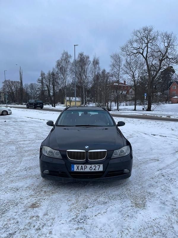 Begagnad BMW 325 218 HK (160 kW) 2006 Kombi