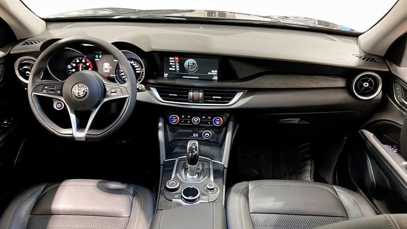 Begagnad Alfa Romeo Stelvio 201 HK (147 kW) 2019 Svart SUV