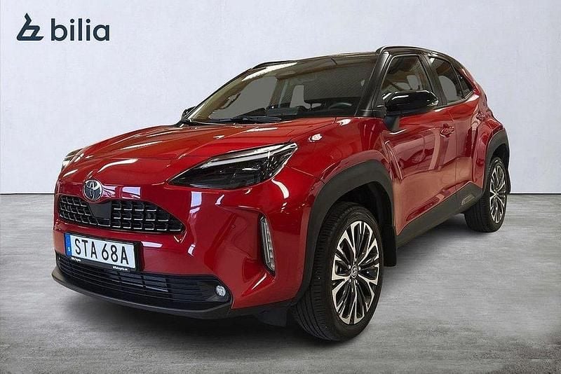 Röd Ny 2025 Toyota Yaris Cross Style SUV | 359 000 kr (Marknadspris) - Bild 1/3