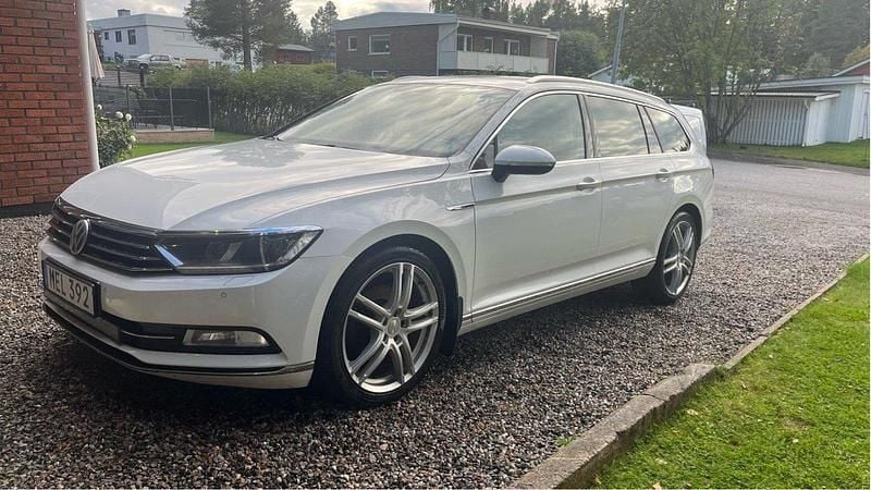 Vit Begagnad 2016 VW Passat Kombi | 125 000 kr (Bra pris) - Bild 1/4