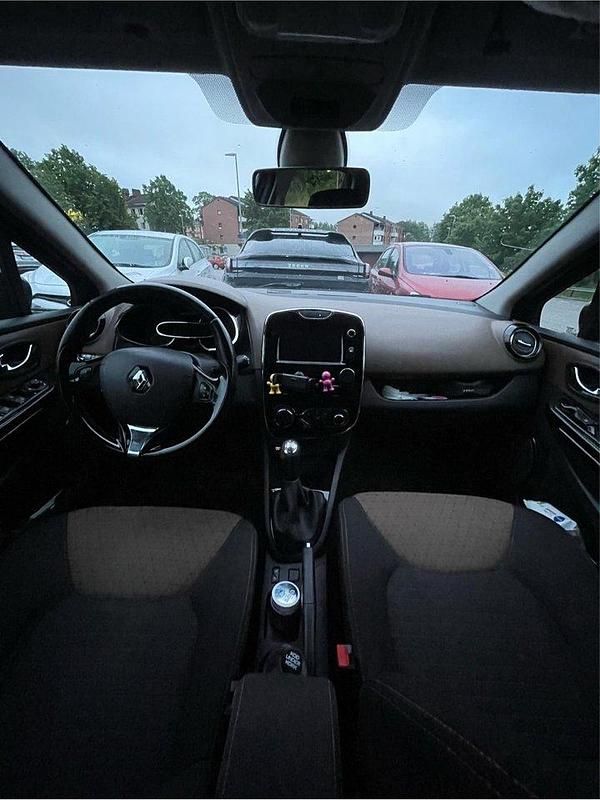 Brun Begagnad 2014 Renault Clio IV Halvkombi | 56 000 kr (Marknadspris) - Bild 1/4
