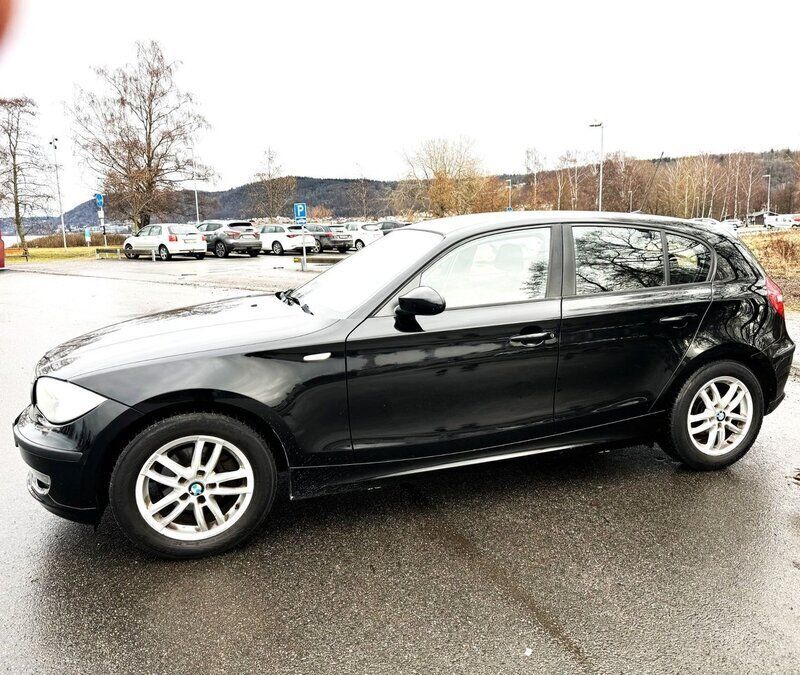 Svart Begagnad 2008 BMW 116 Advantage Halvkombi | 59 900 kr (Marknadspris) - Bild 1/4