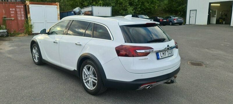 Begagnad Opel Insignia Country Tourer 170 HK (125 kW) 2017 Vit Kombi