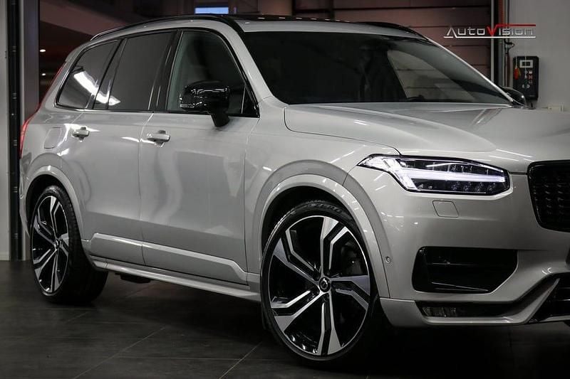 Begagnad Volvo XC90 R-Design 235 HK (172 kW) 2022 Silver SUV