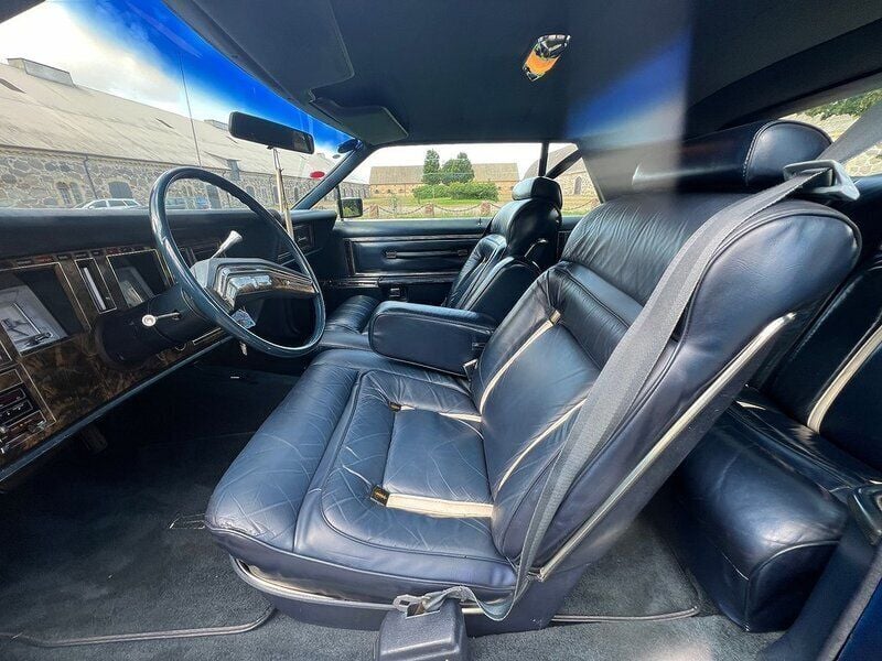 Begagnad Lincoln Continental 180 HK (132 kW) 1979 White & midnight blue moon dust metallic Sportkupé