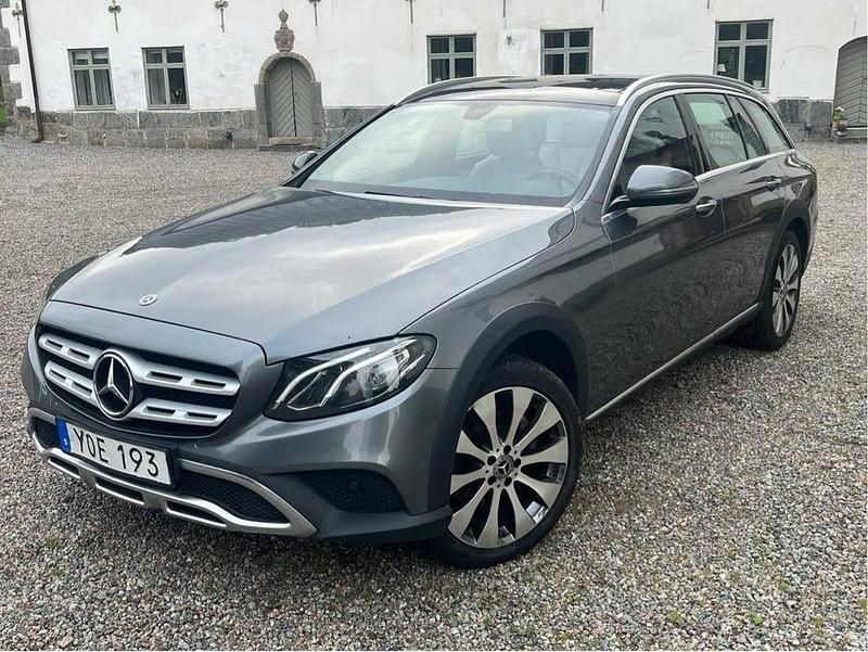 Grå Begagnad 2018 Mercedes E220 Avantgarde Kombi | 269 000 kr (Bra pris) - Bild 1/4