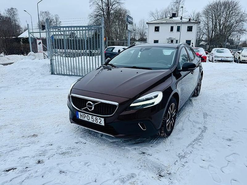 Begagnad Volvo V40 Momentum 150 HK (110 kW) 2017 Brun Halvkombi