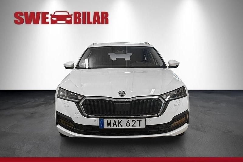 Begagnad Skoda Octavia Ambition 116 HK (85 kW) 2023 Vit Kombi