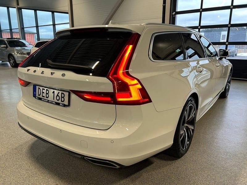 Begagnad Volvo V90 Momentum 392 HK (288 kW) 2020 Vit Kombi
