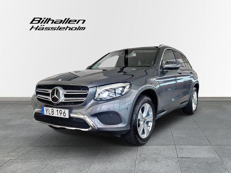Grå Begagnad 2017 Mercedes GLC350 Exclusive SUV | 329 900 kr (Marknadspris) - Bild 1/4