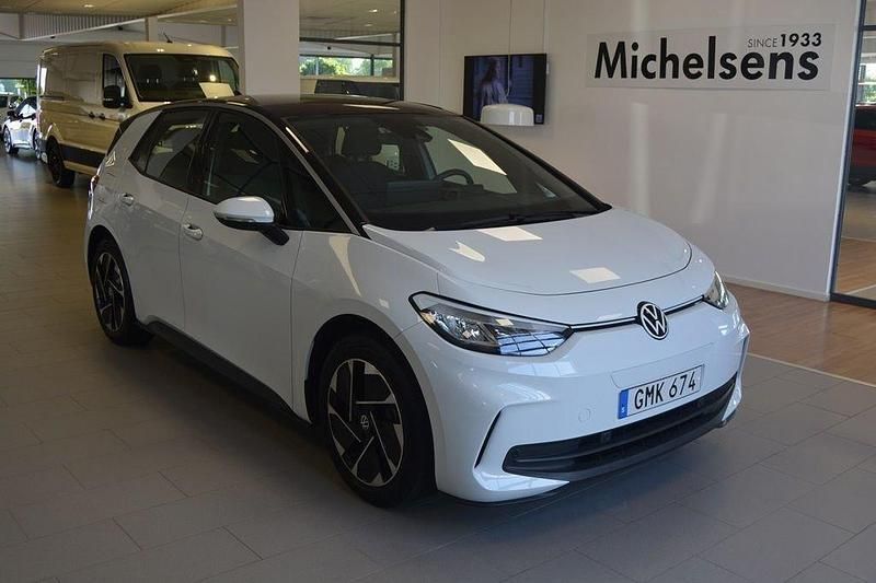 Vit Begagnad 2023 VW ID.3 Pro Performance Halvkombi | 369 900 kr - Bild 1/4
