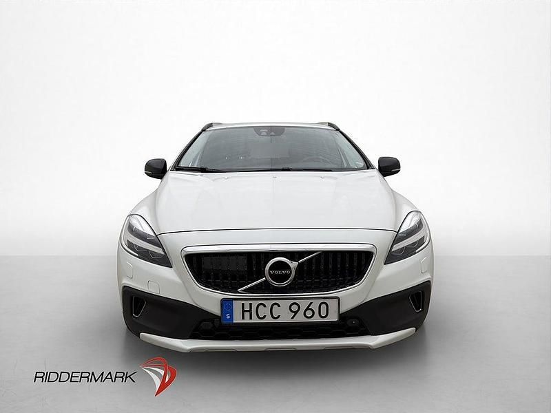 Begagnad Volvo V40 CC Summum 152 HK (111 kW) 2017 Vit Kombi
