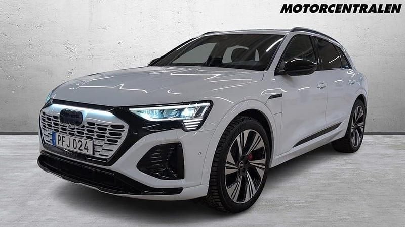 Begagnad Audi Q8 e-tron S-Line 303 kW (413 HK) 2024 Vit SUV