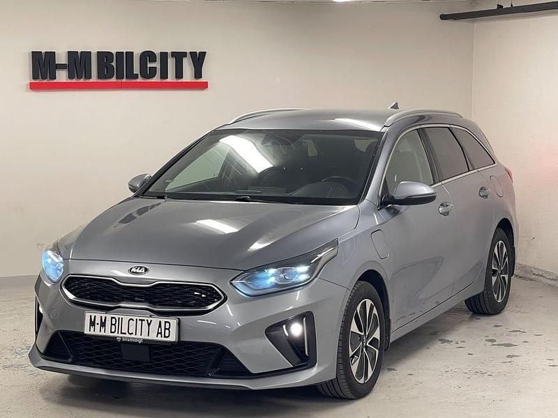 Grå Begagnad 2021 Kia Ceed Sportswagon Kombi | 135 900 kr - Bild 1/4