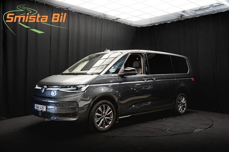 Grå Begagnad 2023 VW Multivan Minibuss | 648 900 kr (Dyr) - Bild 1/3