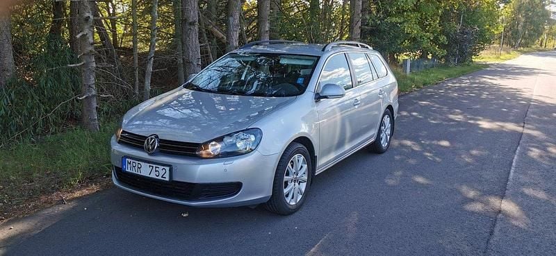 Silver Begagnad 2012 VW Golf VII Kombi | 89 900 kr (Superpris) - Bild 1/4