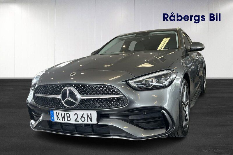 Grå (selenitgrå metallic) Begagnad 2023 Mercedes C300e AMG line Kombi | 459 800 kr (Marknadspris) - Bild 1/4
