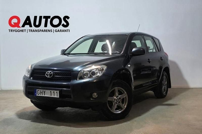 Grå Begagnad 2007 Toyota RAV4 | 109 800 kr (Dyr) - Bild 1/3
