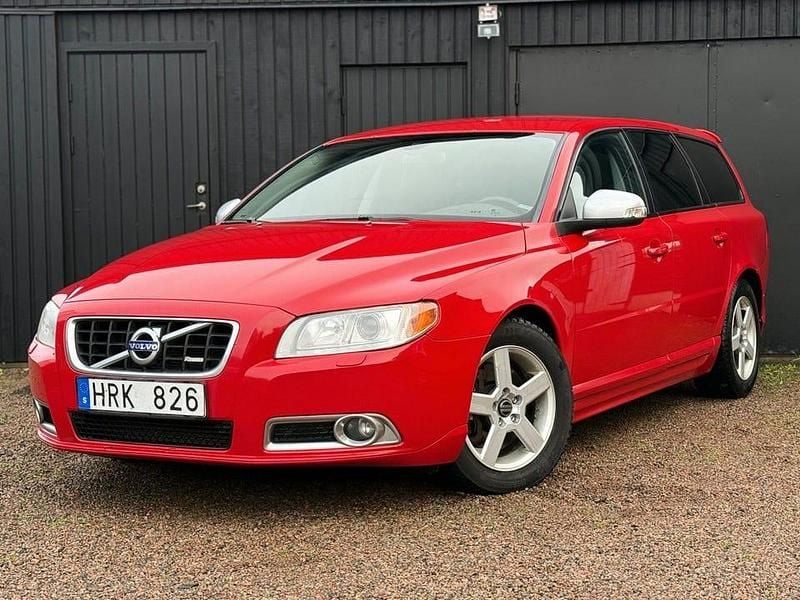 Röd Begagnad 2010 Volvo V70 R-Design Kombi | 79 900 kr (Marknadspris) - Bild 1/4