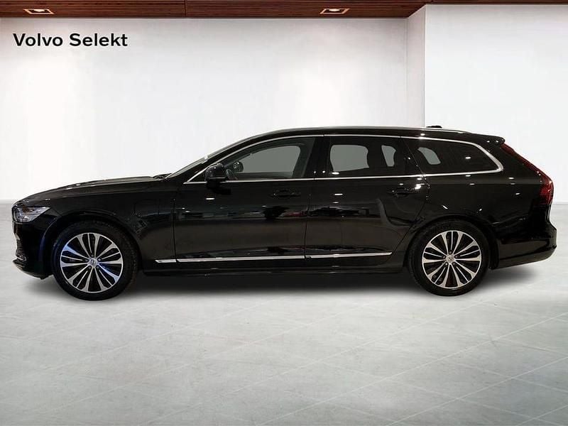 Begagnad Volvo V90 Core 355 HK (261 kW) 2023 Svart Kombi