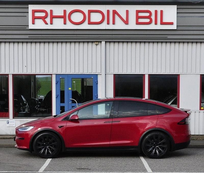 Röd Begagnad 2022 Tesla Model X Plaid SUV | 929 900 kr (Dyr) - Bild 1/4