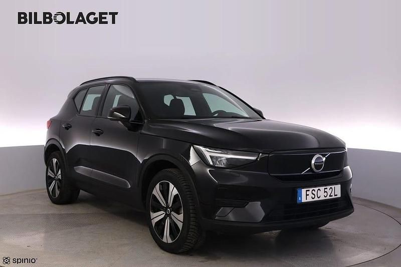 Svart Begagnad 2022 Volvo XC40 Core SUV | 329 800 kr (Superpris) - Bild 1/4
