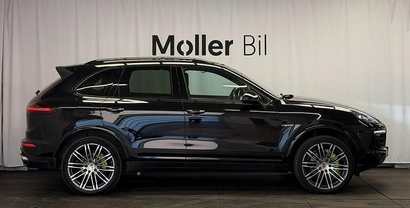 Begagnad Porsche Cayenne S E-Hybrid Platinum Edition 416 HK (305 kW) 2018 Svart SUV