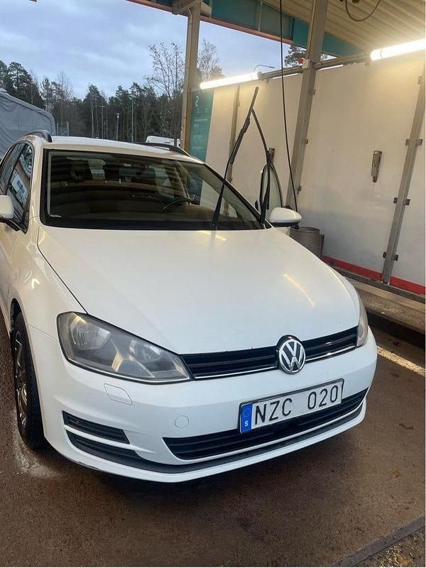 Vit Begagnad 2014 VW Golf VII Kombi | 49 999 kr (Lite dyr) - Bild 1/4