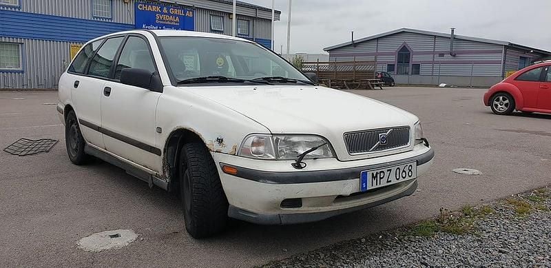 Begagnad Volvo V40 105 HK (77 kW) 1999 Kombi