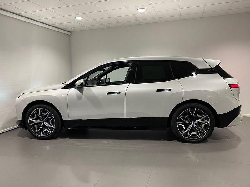 Begagnad BMW iX 239 kW (326 HK) 2023 Vit SUV