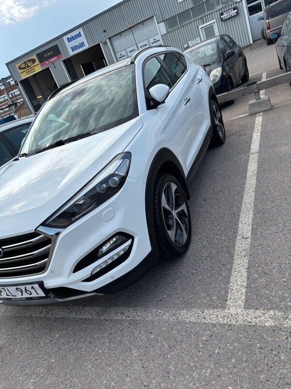 Vit Begagnad 2016 Hyundai Tucson Premium SUV | 170 000 kr (Marknadspris) - Bild 1/4
