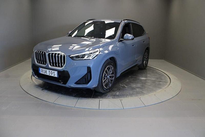 Grå Begagnad 2024 BMW X1 M Sport SUV | 539 000 kr (Lite dyr) - Bild 1/4