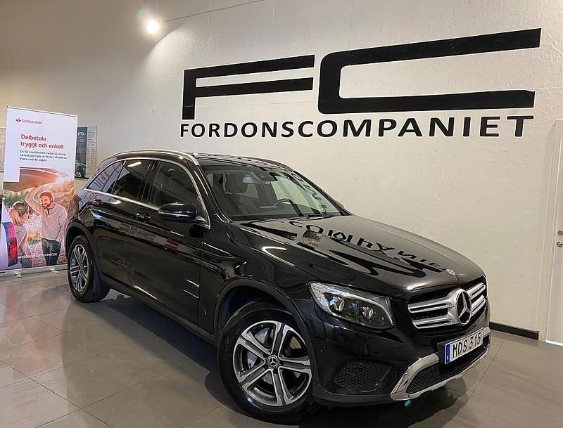 Svart Begagnad 2018 Mercedes GLC220 SUV | 349 900 kr (Dyr) - Bild 1/4