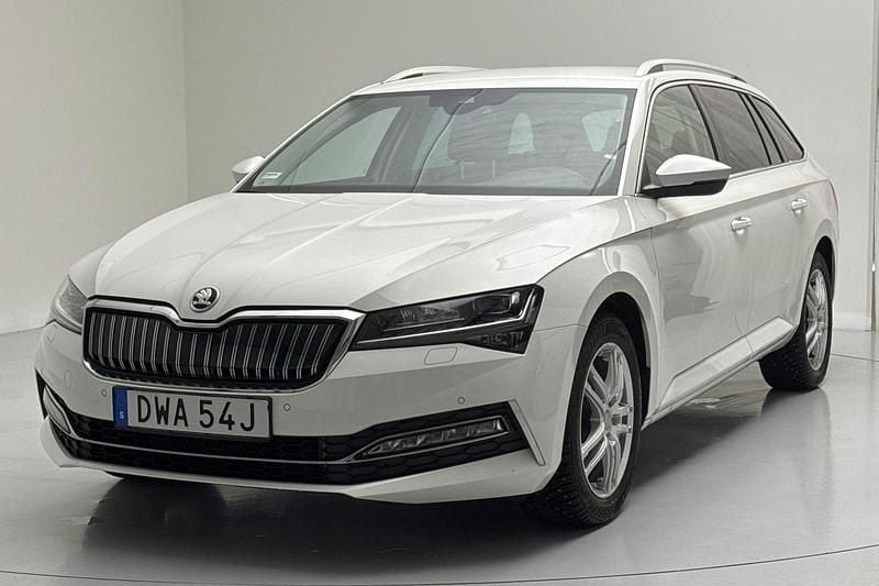 Vit Begagnad 2021 Skoda Superb Business Line Kombi | 284 900 kr (Superpris) - Bild 1/4