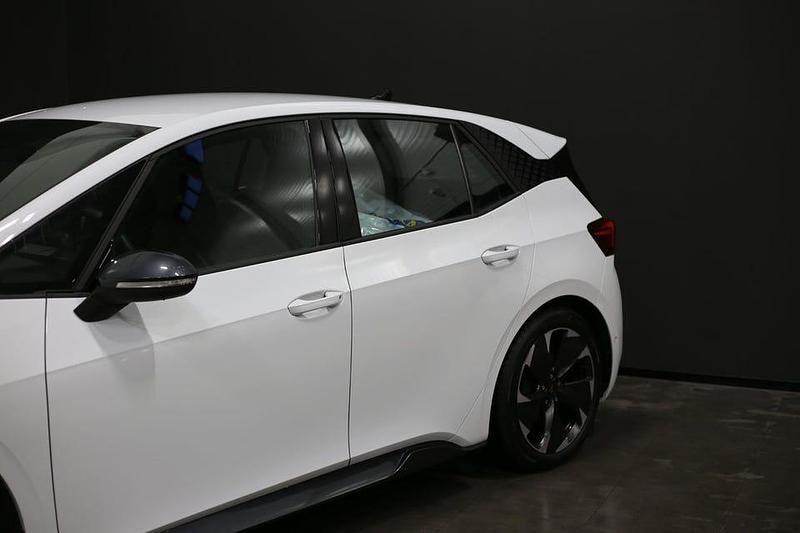 Begagnad Cupra Born e-Boost 169 kW (231 HK) 2023 Vit Halvkombi