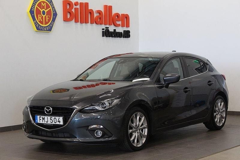 Grå Begagnad 2014 Mazda 3 Inclusive Halvkombi | 129 900 kr (Marknadspris) - Bild 1/4