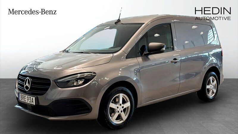 Grå (grey) Begagnad 2024 Mercedes Citan 110 Van | 287 375 kr (Bra pris) - Bild 1/4
