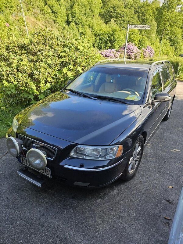 Svart Begagnad 2007 Volvo V70 Summum Kombi | 36 000 kr (Marknadspris) - Bild 1/4