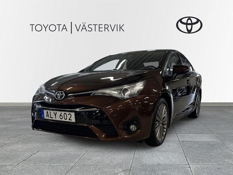Brun Begagnad 2015 Toyota Avensis Active Sedan | 149 900 kr (Marknadspris) - Bild 1/4