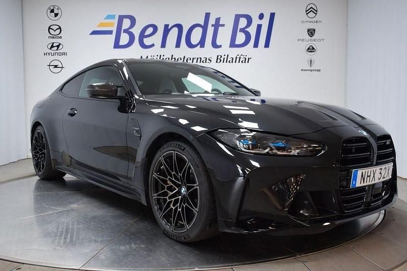 Svart (safirsvart metallic) Begagnad 2023 BMW M4 Competition Edition Sportkupé | 1 029 500 kr (Superpris) - Bild 1/3