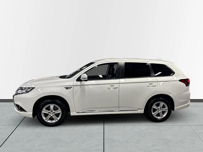 Begagnad Mitsubishi Outlander Edition 203 HK (149 kW) 2017 Vit SUV