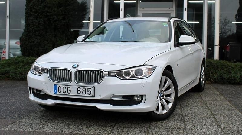Vit Begagnad 2014 BMW 320 Kombi | 148 900 kr (Bra pris) - Bild 1/4