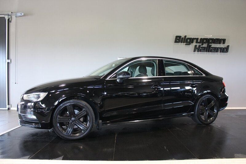 Svart Begagnad 2015 Audi A3 Ambition Sedan | 159 900 kr (Lite dyr) - Bild 1/4