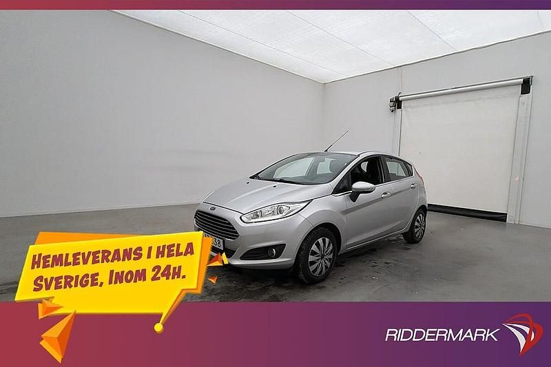 Begagnad Ford Fiesta Titanium 80 HK (58 kW) 2016 Lgrå Halvkombi