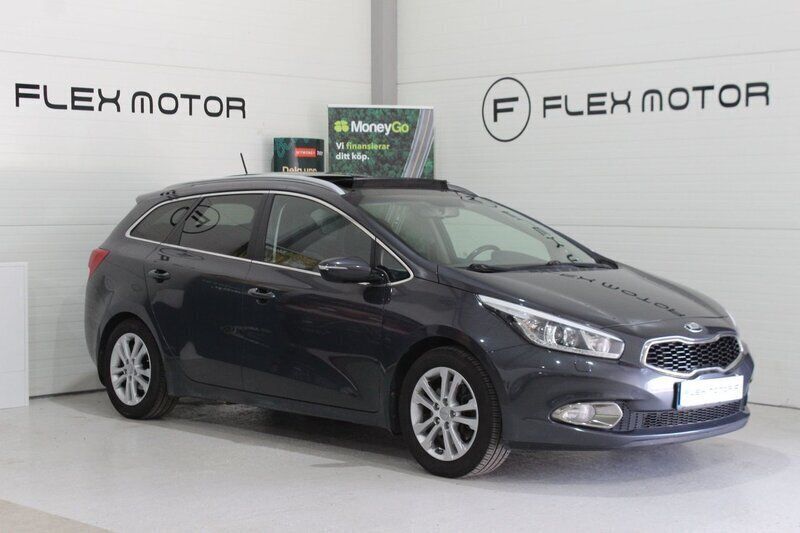 Grå Begagnad 2015 Kia Ceed Sportswagon 3 Kombi | 109 800 kr (Marknadspris) - Bild 1/4