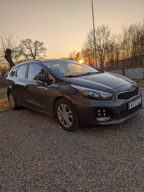 Grå Begagnad 2016 Kia Ceed Sportswagon GT-Line Kombi | 120 000 kr (Marknadspris) - Bild 1/4