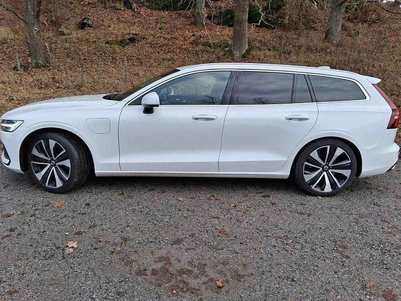 Begagnad 2021 Volvo V60 Inscription Kombi | 305 000 kr (Marknadspris) - Bild 1/4