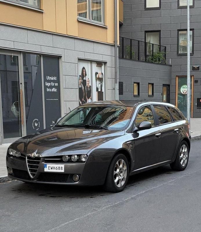 Grå Begagnad 2008 Alfa Romeo 159 Kombi | 21 200 kr (Bra pris) - Bild 1/4
